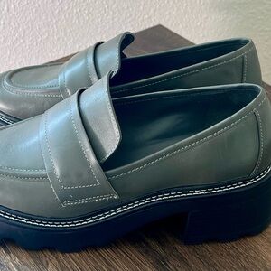 Vince Camuto Grey Leather Lug Sole Platform Loafers Women's 8 Chunky 90s Retro